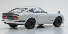 Load image into Gallery viewer, Kyosho NISSAN Fairlady Z-L (S30) 1:18 White Pearl
