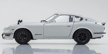 Load image into Gallery viewer, Kyosho NISSAN Fairlady Z-L (S30) 1:18 White Pearl