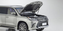 Load image into Gallery viewer, Kyosho Lexus LX570 Sonic Titanium (Silver) 1:18