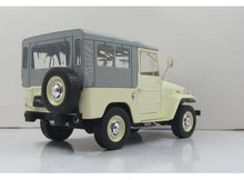 Load image into Gallery viewer, Triple 9 Collection Toyota Land Cruiser FJ40 1967 1002pcs 1/18