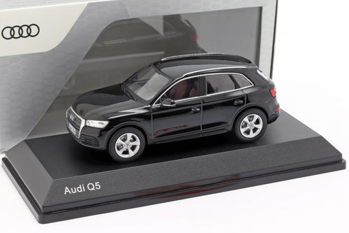 iScale Audi Q5 1:43 Black and White