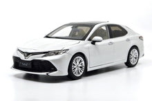 Load image into Gallery viewer, Paudi Toyota Camry 2018 1:18 White