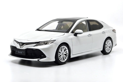 Paudi Toyota Camry 2018 1:18 White