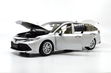 Load image into Gallery viewer, Paudi Toyota Camry 2018 1:18 White