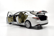 Load image into Gallery viewer, Paudi Toyota Camry 2018 1:18 White