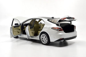Paudi Toyota Camry 2018 1:18 White
