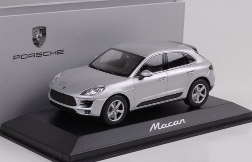 Minichamps Porsche Macan year 2013 1:43 Rhodium Silver