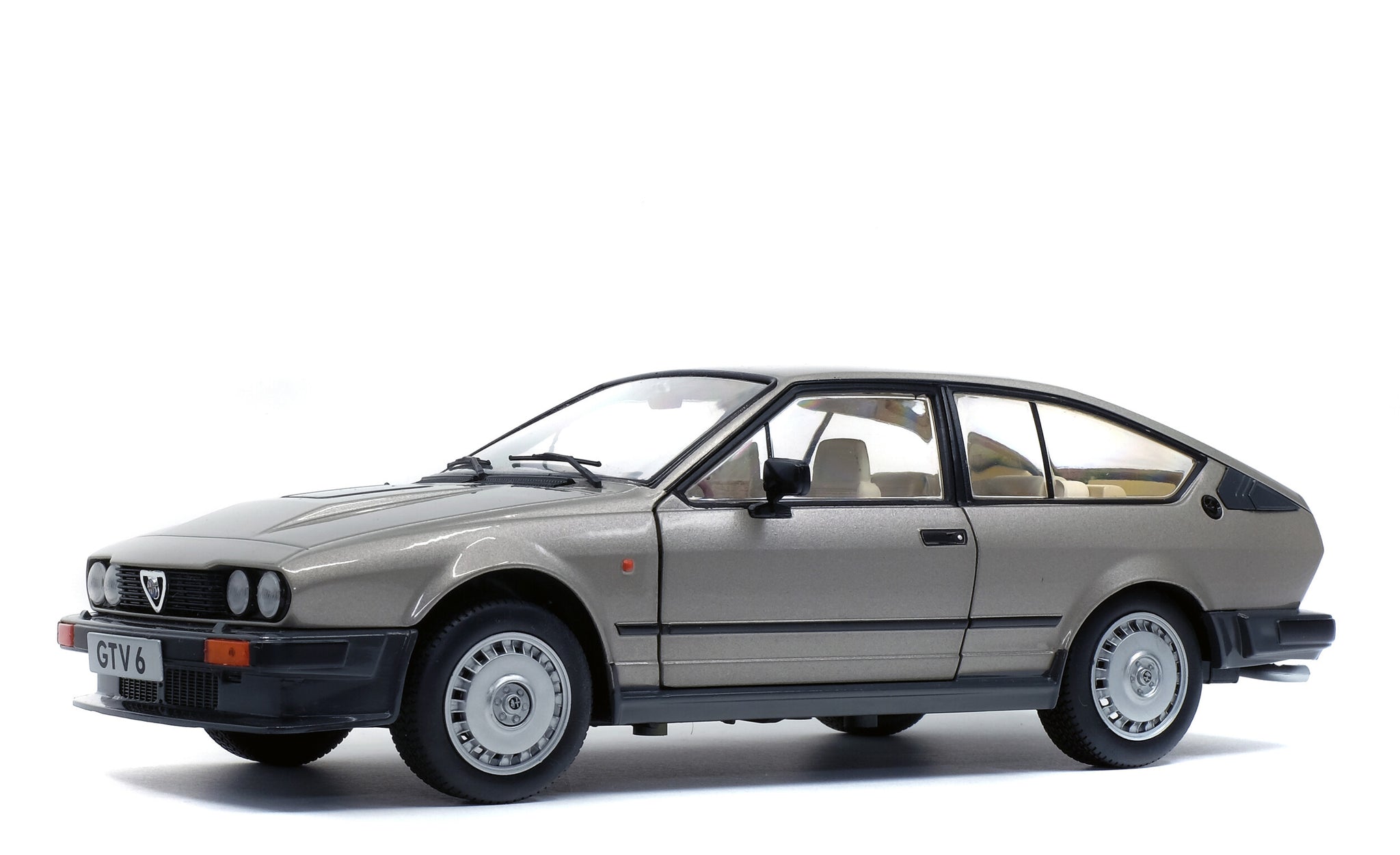 SOLIDO ALFA ROMEO GTV6 1984 1:18 Silver – Gulf Models