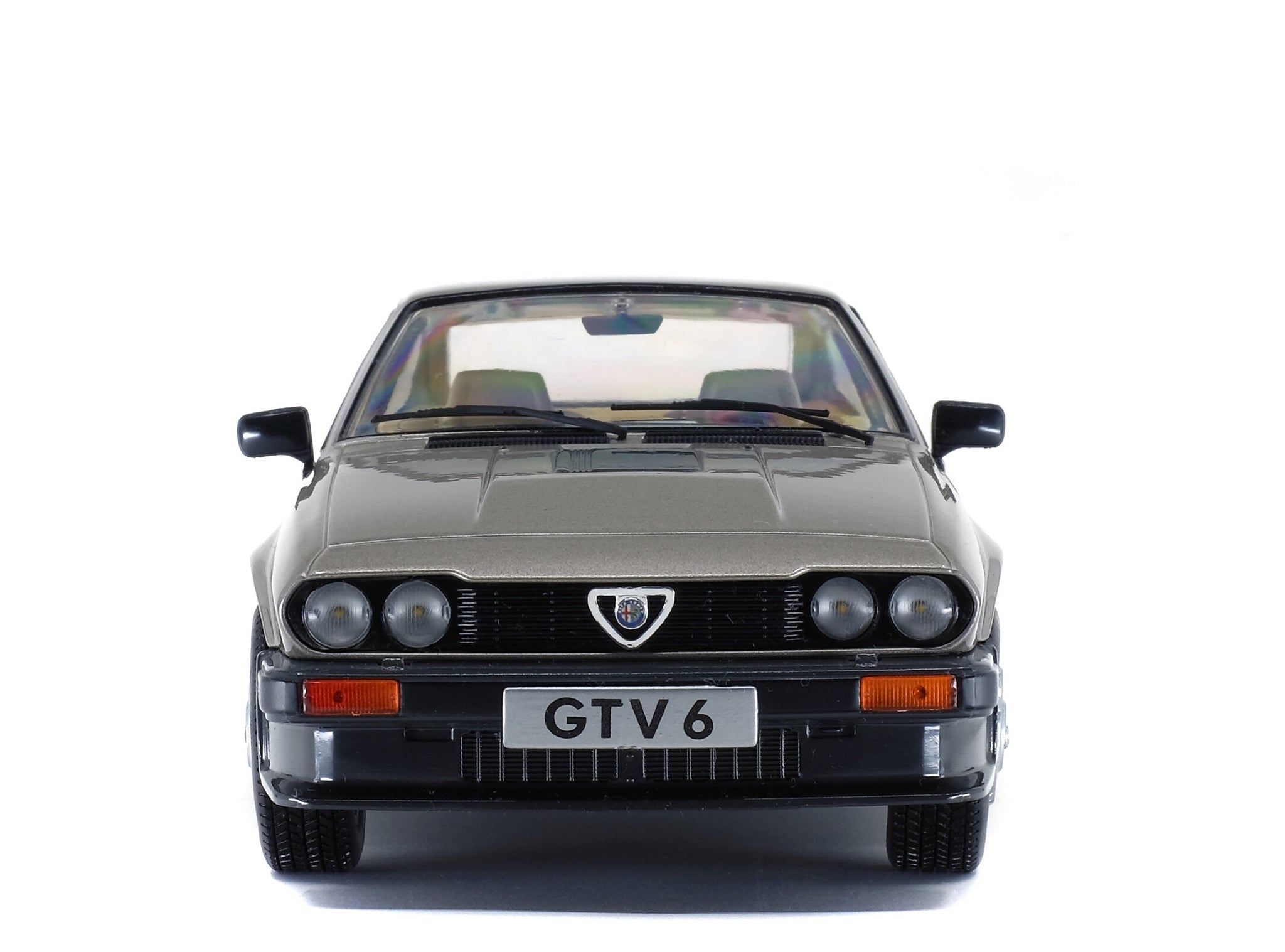SOLIDO ALFA ROMEO GTV6 1984 1:18 Silver – Gulf Models